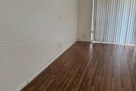 Condominio en venta en Hialeah, Florida, 2 dormitorios, 131.64 m2 № 1921106 - foto 7