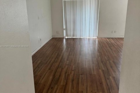 Condominio en venta en Hialeah, Florida, 2 dormitorios, 131.64 m2 № 1921106 - foto 17