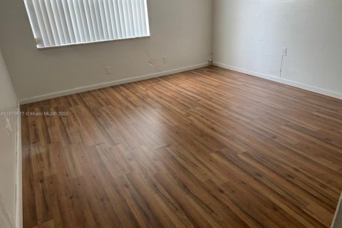 Condominio en venta en Hialeah, Florida, 2 dormitorios, 131.64 m2 № 1921106 - foto 12