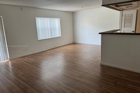 Condominio en venta en Hialeah, Florida, 2 dormitorios, 131.64 m2 № 1921106 - foto 8