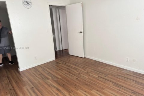Condominio en venta en Hialeah, Florida, 2 dormitorios, 131.64 m2 № 1921106 - foto 13