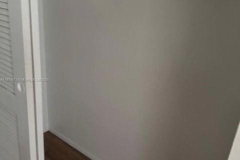 Condominio en venta en Hialeah, Florida, 2 dormitorios, 131.64 m2 № 1921106 - foto 14