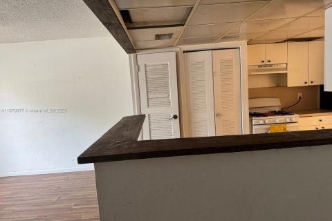 Condominio en venta en Hialeah, Florida, 2 dormitorios, 131.64 m2 № 1921106 - foto 9