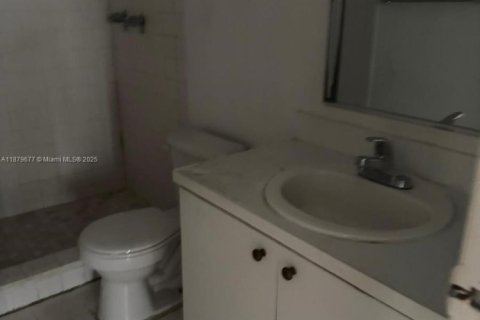 Condominio en venta en Hialeah, Florida, 2 dormitorios, 131.64 m2 № 1921106 - foto 2