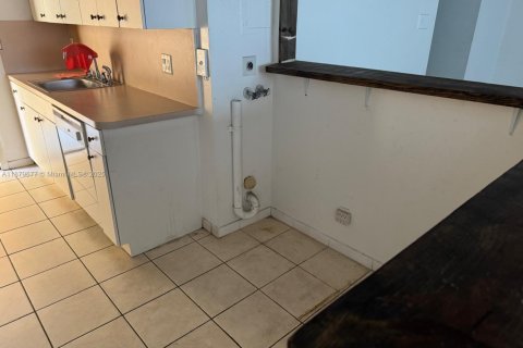 Condominio en venta en Hialeah, Florida, 2 dormitorios, 131.64 m2 № 1921106 - foto 10