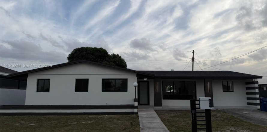 Дом в Майами-Гарденс, Флорида 4 спальни, 144.37м2 № 2005109