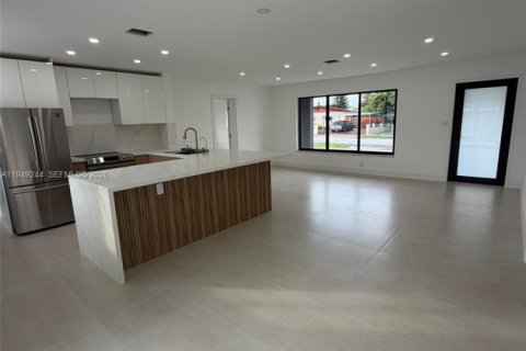 Купить виллу или дом в Майами-Гарденс, Флорида 4 спальни, 144.37м2, № 2005109 - фото 3