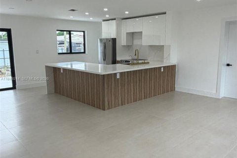 Купить виллу или дом в Майами-Гарденс, Флорида 4 спальни, 144.37м2, № 2005109 - фото 10