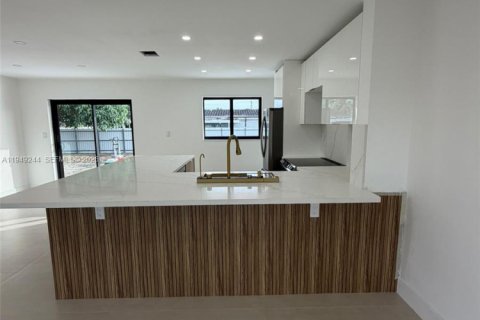 Купить виллу или дом в Майами-Гарденс, Флорида 4 спальни, 144.37м2, № 2005109 - фото 2