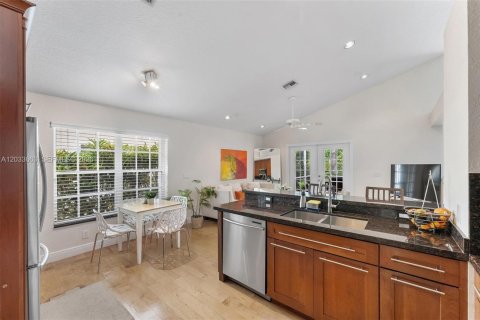 House in Weston, Florida 3 bedrooms, 173.36 sq.m. № 2173178 - photo 24