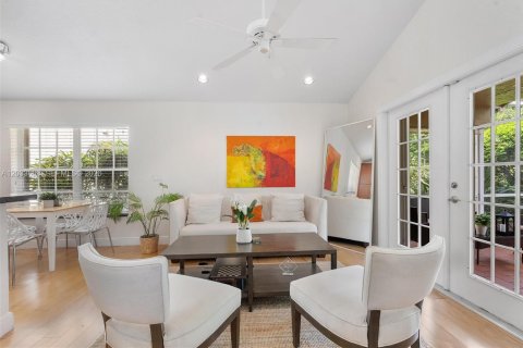 House in Weston, Florida 3 bedrooms, 173.36 sq.m. № 2173178 - photo 17
