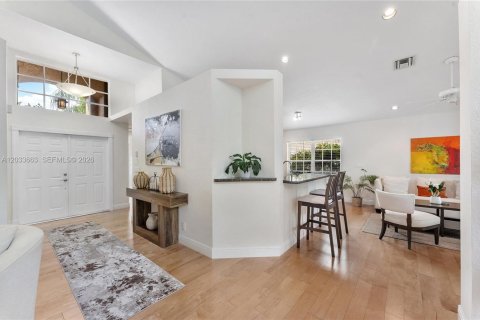 House in Weston, Florida 3 bedrooms, 173.36 sq.m. № 2173178 - photo 20