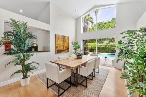 House in Weston, Florida 3 bedrooms, 173.36 sq.m. № 2173178 - photo 10