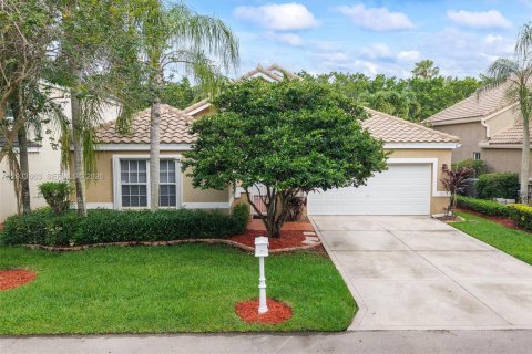 House in Weston, Florida 3 bedrooms, 173.36 sq.m. № 2173178