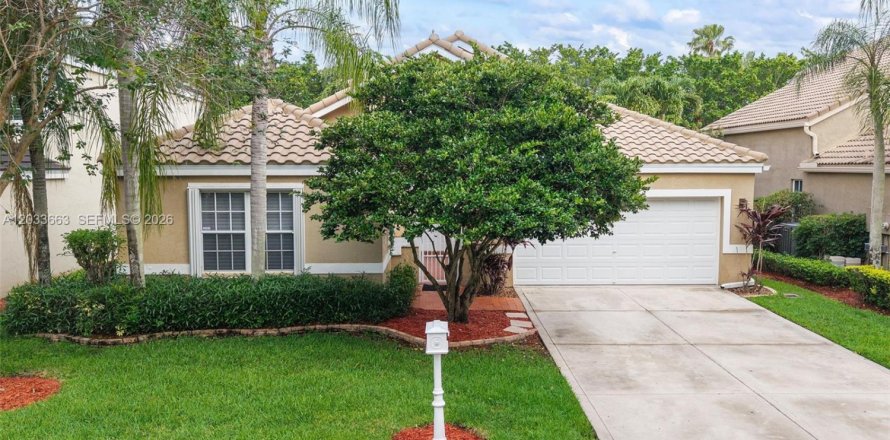House in Weston, Florida 3 bedrooms, 173.36 sq.m. № 2173178