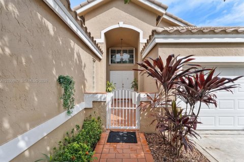 House in Weston, Florida 3 bedrooms, 173.36 sq.m. № 2173178 - photo 5