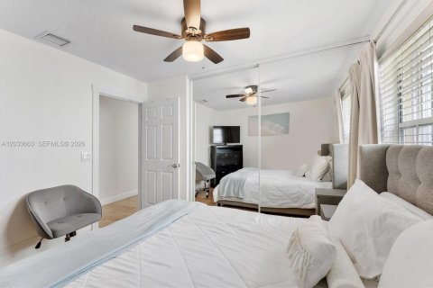 House in Weston, Florida 3 bedrooms, 173.36 sq.m. № 2173178 - photo 29
