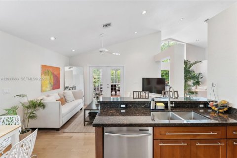 House in Weston, Florida 3 bedrooms, 173.36 sq.m. № 2173178 - photo 11