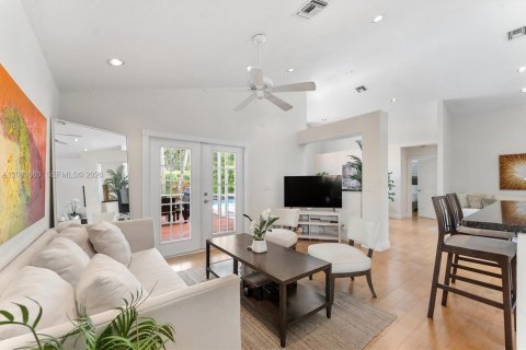 House in Weston, Florida 3 bedrooms, 173.36 sq.m. № 2173178 - photo 15