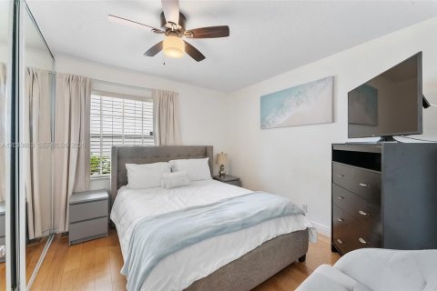 House in Weston, Florida 3 bedrooms, 173.36 sq.m. № 2173178 - photo 28