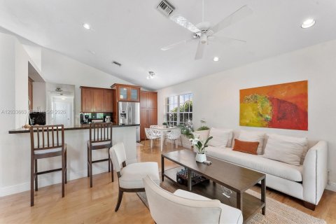 House in Weston, Florida 3 bedrooms, 173.36 sq.m. № 2173178 - photo 18
