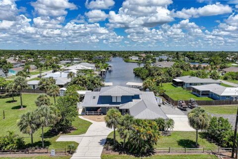 Villa ou maison à vendre à Port Charlotte, Floride: 4 chambres, 346.43 m2 № 1884444 - photo 2