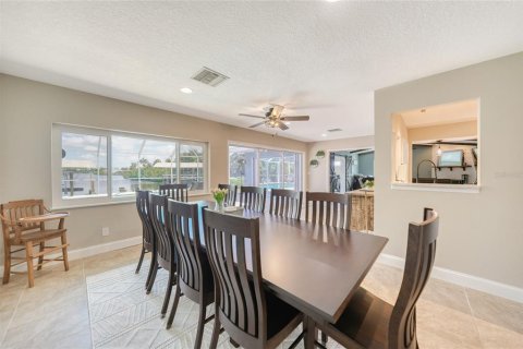 Villa ou maison à vendre à Port Charlotte, Floride: 4 chambres, 346.43 m2 № 1884444 - photo 12