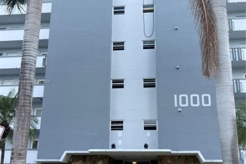 Купить кондоминиум в Халландейл-Бич, Флорида 2 спальни, 95.41м2, № 1875331 - фото 24