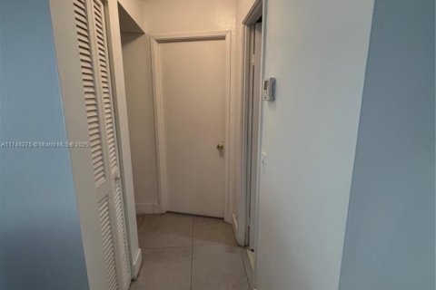 Купить кондоминиум в Халландейл-Бич, Флорида 2 спальни, 95.41м2, № 1875331 - фото 19