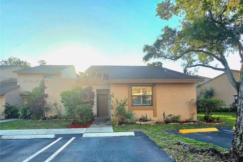 Townhouse in Cooper City, Florida 2 bedrooms, 88.54 sq.m. № 2247542