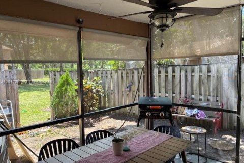 Townhouse in Cooper City, Florida 2 bedrooms, 88.54 sq.m. № 2247542 - photo 21