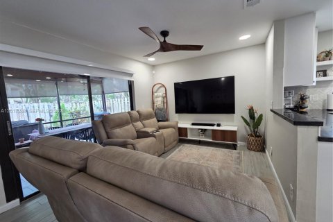 Townhouse in Cooper City, Florida 2 bedrooms, 88.54 sq.m. № 2247542 - photo 11