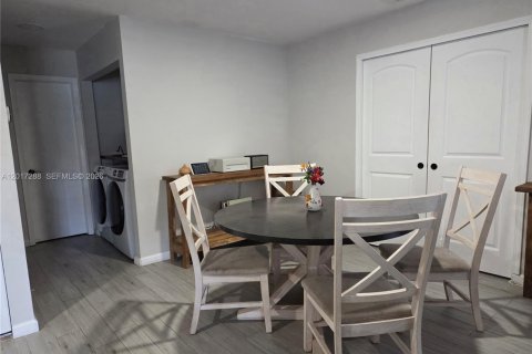 Townhouse in Cooper City, Florida 2 bedrooms, 88.54 sq.m. № 2247542 - photo 8