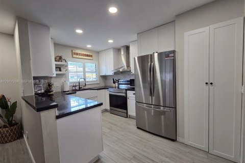 Townhouse in Cooper City, Florida 2 bedrooms, 88.54 sq.m. № 2247542 - photo 10