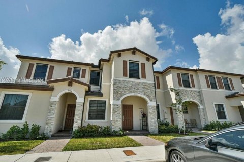 Купить таунхаус в Майами, Флорида 3 спальни, № 2045306 - фото 13