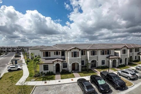 Купить таунхаус в Майами, Флорида 3 спальни, № 2045306 - фото 2