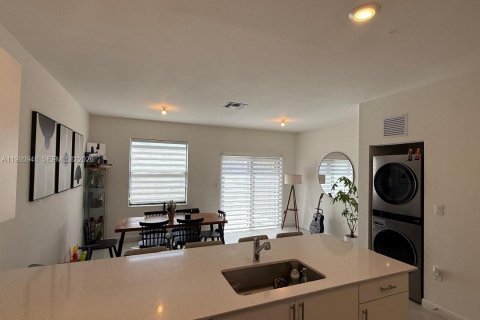 Купить таунхаус в Майами, Флорида 3 спальни, № 2045306 - фото 8