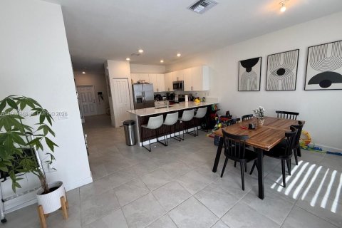 Купить таунхаус в Майами, Флорида 3 спальни, № 2045306 - фото 10