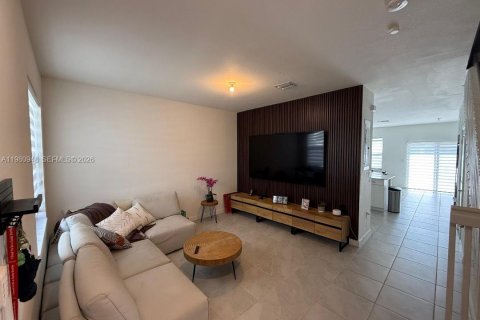 Купить таунхаус в Майами, Флорида 3 спальни, № 2045306 - фото 11