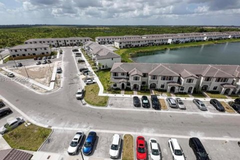 Купить таунхаус в Майами, Флорида 3 спальни, № 2045306 - фото 3