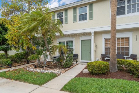 Adosado en Coral Springs, Florida 3 dormitorios, 108.7 m2 № 2058257