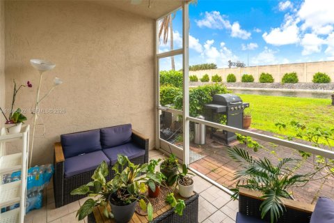 Townhouse in Coral Springs, Florida 3 bedrooms, 108.7 sq.m. № 2058257 - photo 27