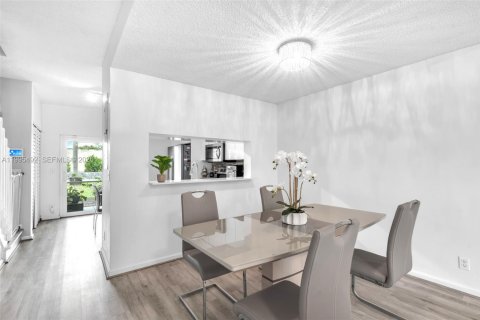 Townhouse in Coral Springs, Florida 3 bedrooms, 108.7 sq.m. № 2058257 - photo 9