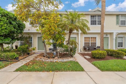 Townhouse in Coral Springs, Florida 3 bedrooms, 108.7 sq.m. № 2058257 - photo 2