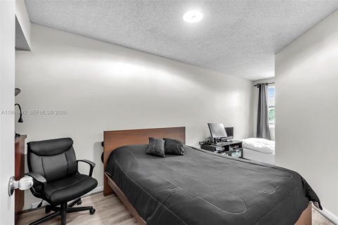 Townhouse in Coral Springs, Florida 3 bedrooms, 108.7 sq.m. № 2058257 - photo 18