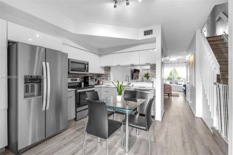 Townhouse in Coral Springs, Florida 3 bedrooms, 108.7 sq.m. № 2058257 - photo 12