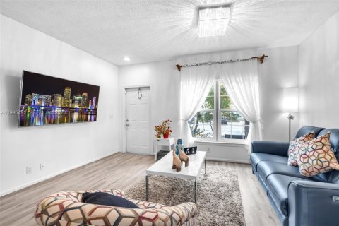 Townhouse in Coral Springs, Florida 3 bedrooms, 108.7 sq.m. № 2058257 - photo 6