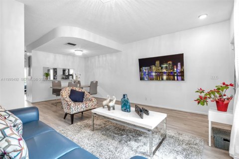 Townhouse in Coral Springs, Florida 3 bedrooms, 108.7 sq.m. № 2058257 - photo 7