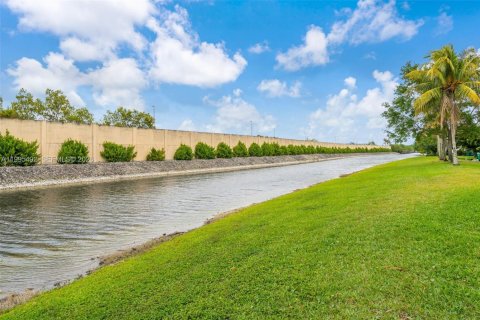 Townhouse in Coral Springs, Florida 3 bedrooms, 108.7 sq.m. № 2058257 - photo 30