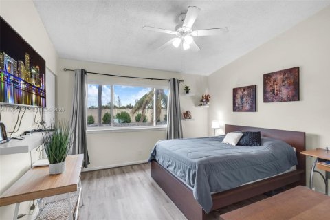 Townhouse in Coral Springs, Florida 3 bedrooms, 108.7 sq.m. № 2058257 - photo 22